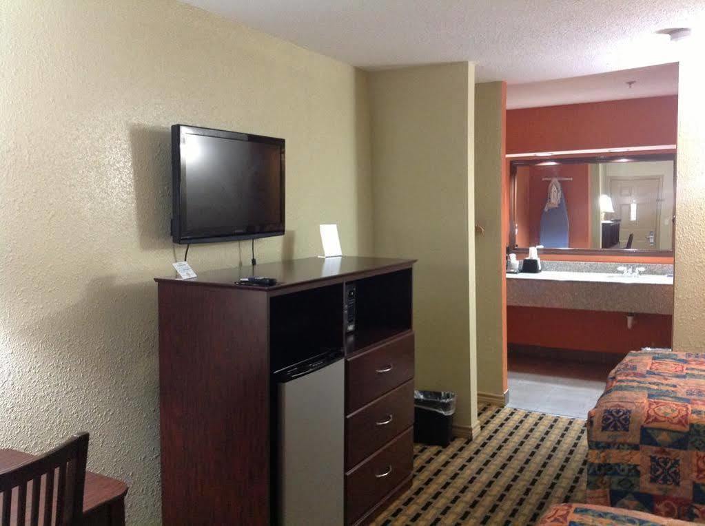Express Inn トンボール エクステリア 写真